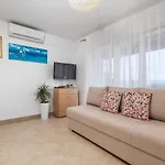 Vakantiehuis Beautiful Home In Medveja With House Sea View *