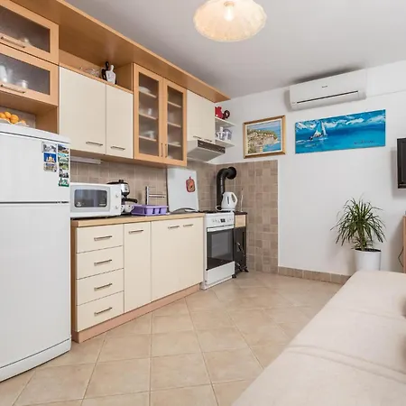 Holiday home Awesome In With House Sea View Medveja